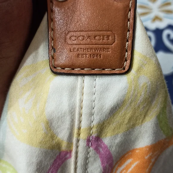 Coach - Picture 8 of 9